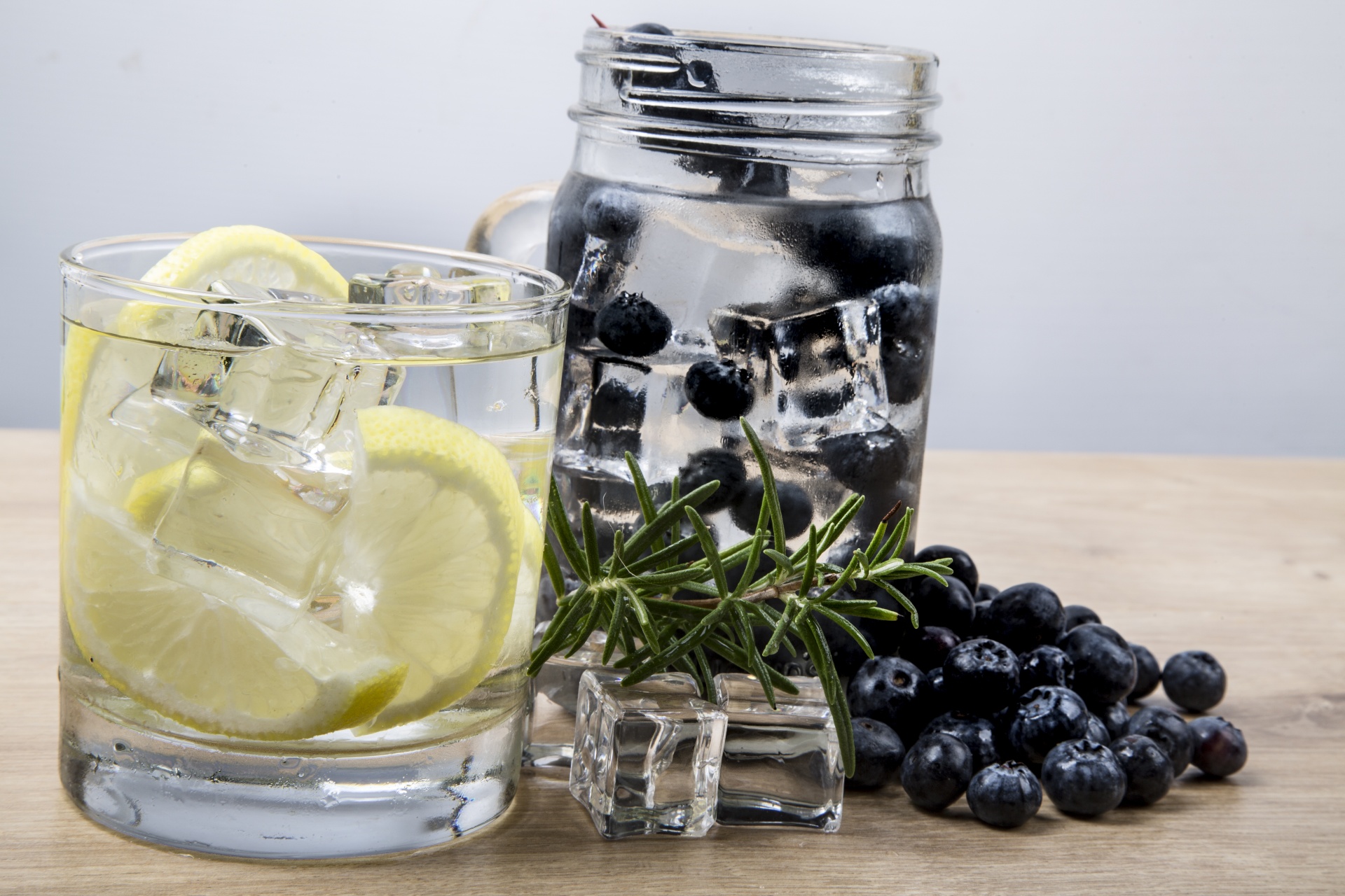 lemonade-with-lemon-and-blueberries-1473352528QTh